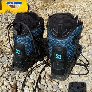 DC Snowboarding Boots